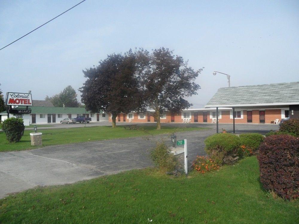Colonial Motel Chatham-Kent ภายนอก รูปภาพ