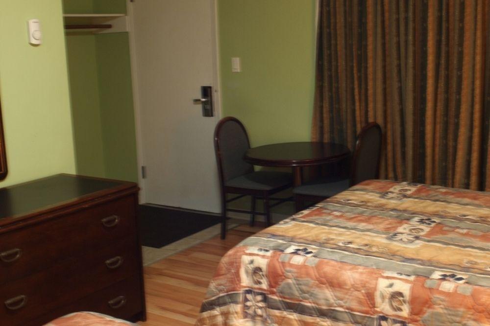 Colonial Motel Chatham-Kent ภายนอก รูปภาพ