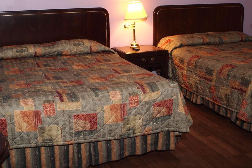 Colonial Motel Chatham-Kent ภายนอก รูปภาพ