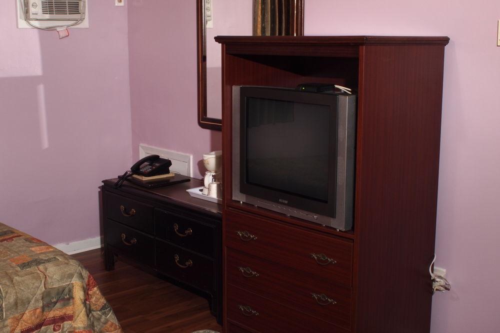 Colonial Motel Chatham-Kent ภายนอก รูปภาพ