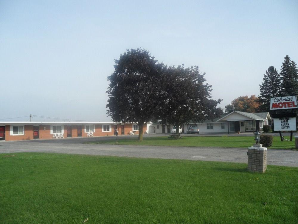 Colonial Motel Chatham-Kent ภายนอก รูปภาพ