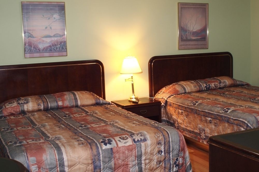 Colonial Motel Chatham-Kent ภายนอก รูปภาพ