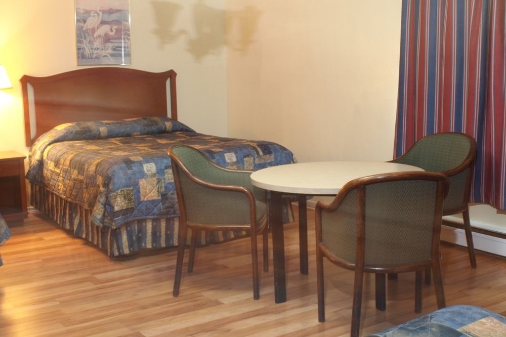 Colonial Motel Chatham-Kent ภายนอก รูปภาพ