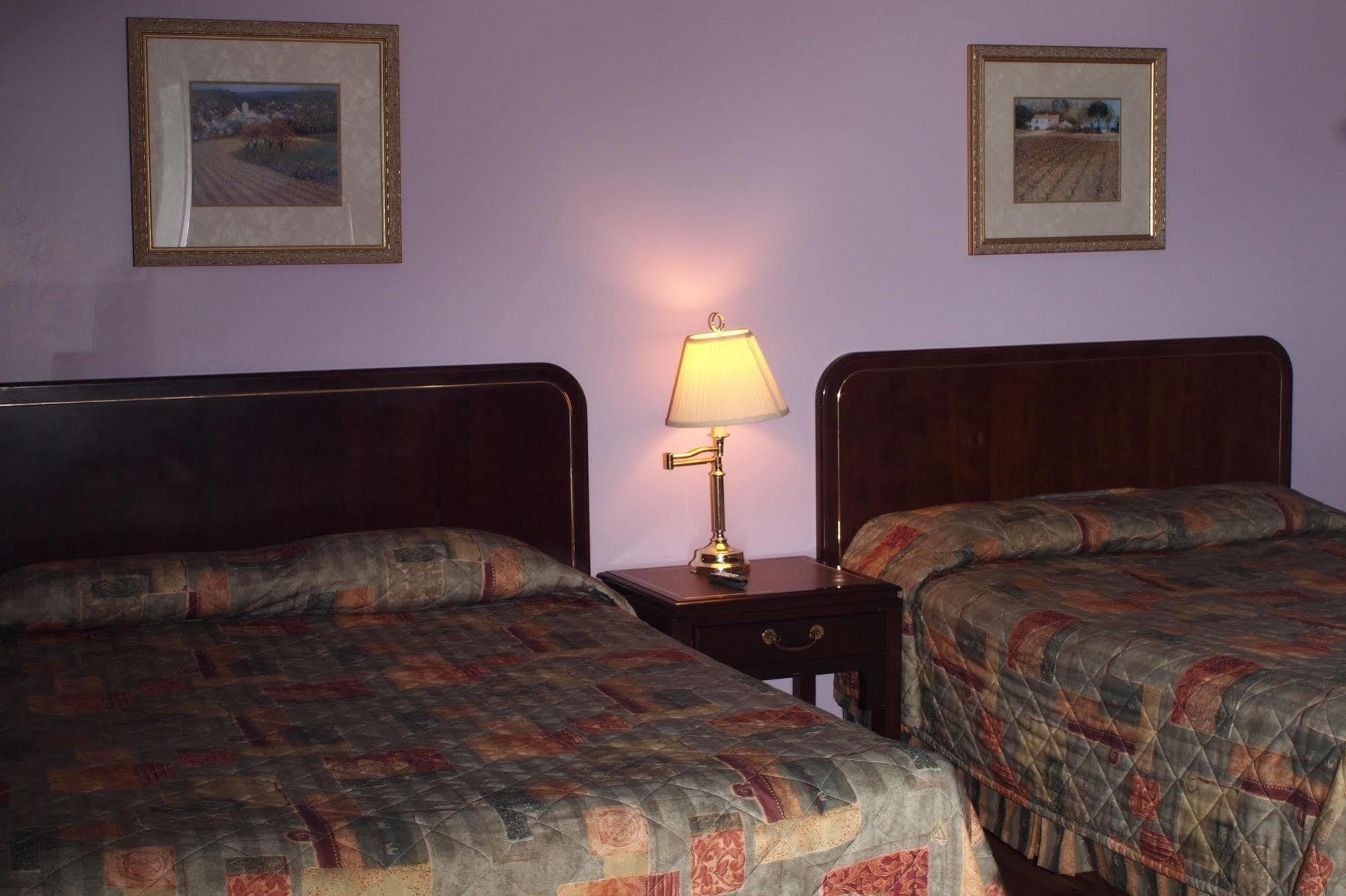 Colonial Motel Chatham-Kent ภายนอก รูปภาพ