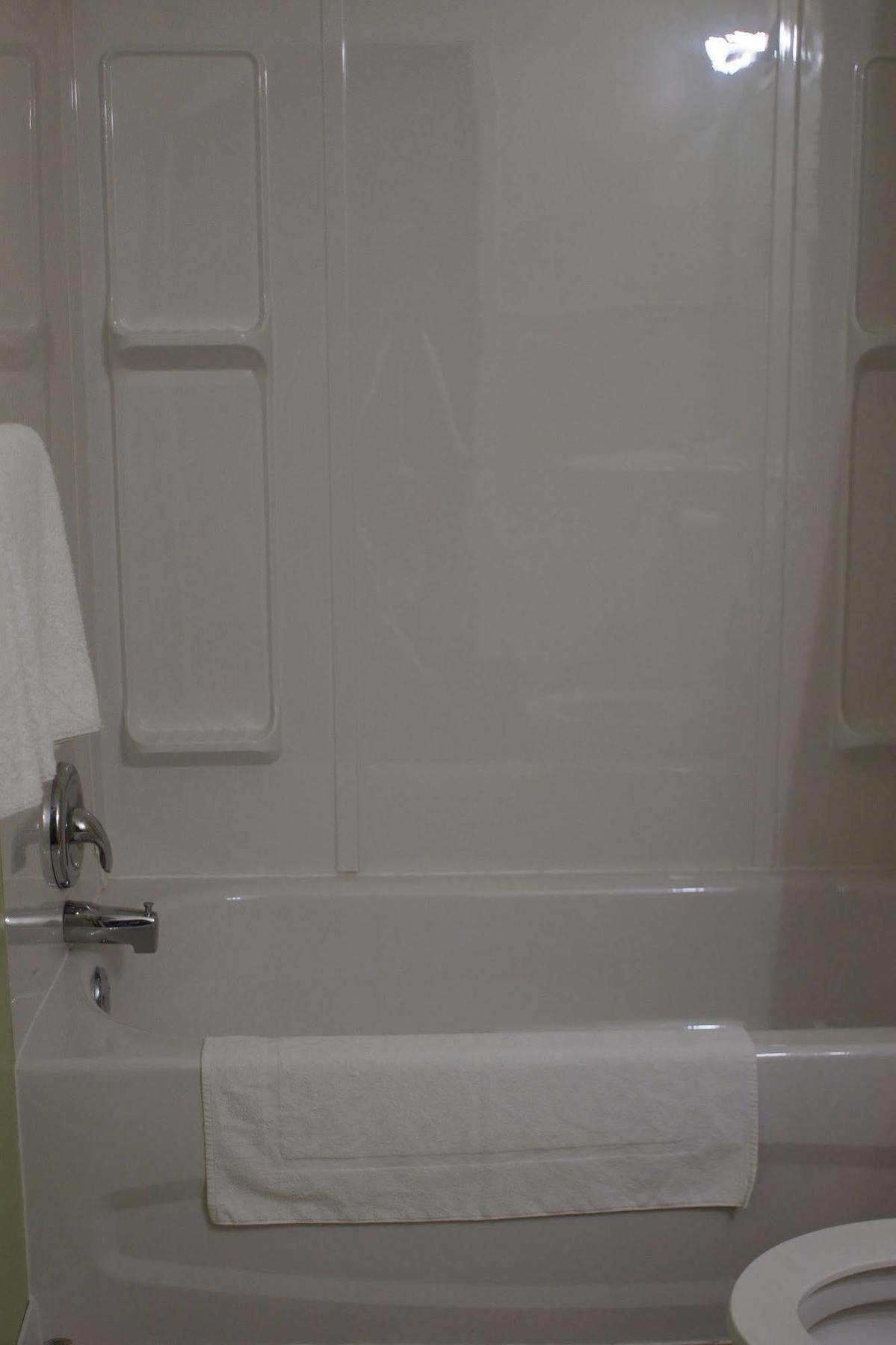Colonial Motel Chatham-Kent ภายนอก รูปภาพ