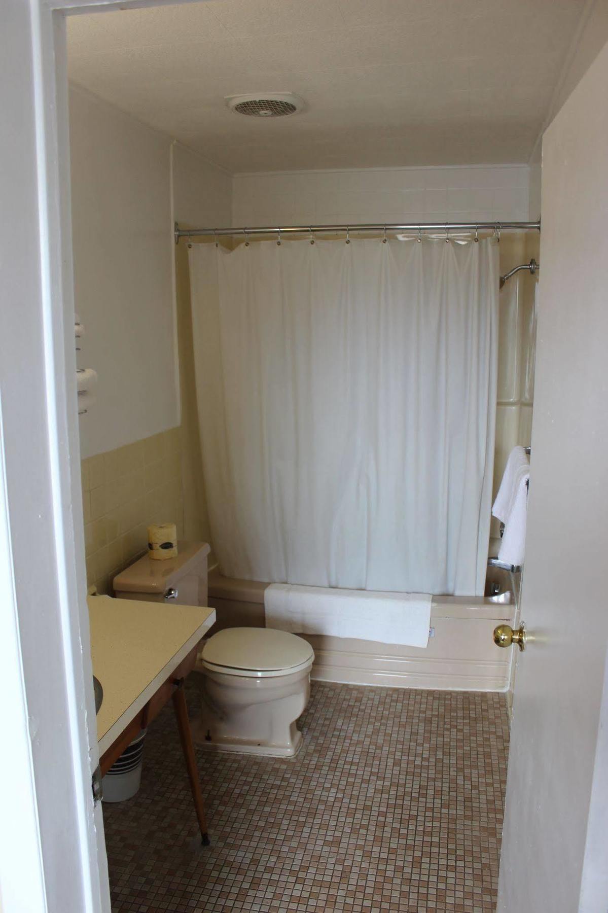 Colonial Motel Chatham-Kent ภายนอก รูปภาพ