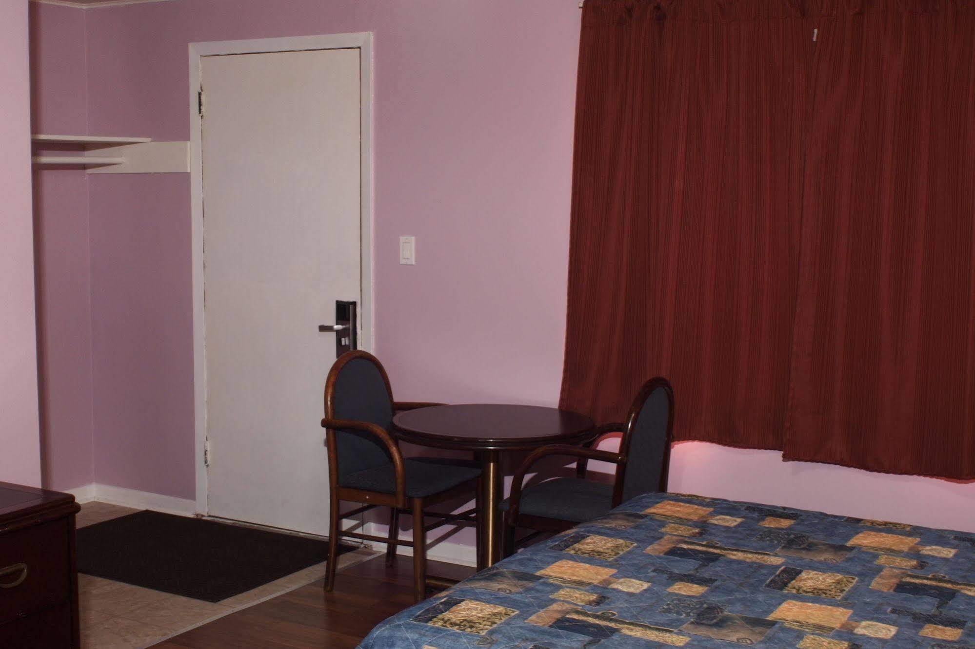 Colonial Motel Chatham-Kent ภายนอก รูปภาพ