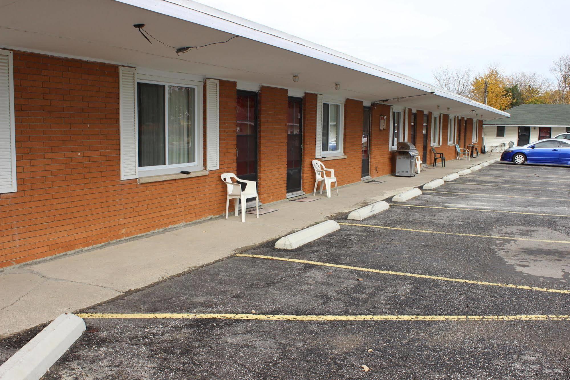 Colonial Motel Chatham-Kent ภายนอก รูปภาพ